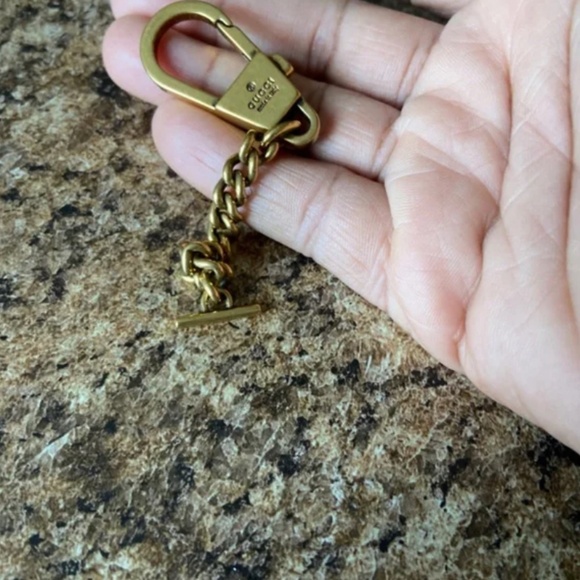 Gucci Marmont Bucket Bag - Picture 4 of 9